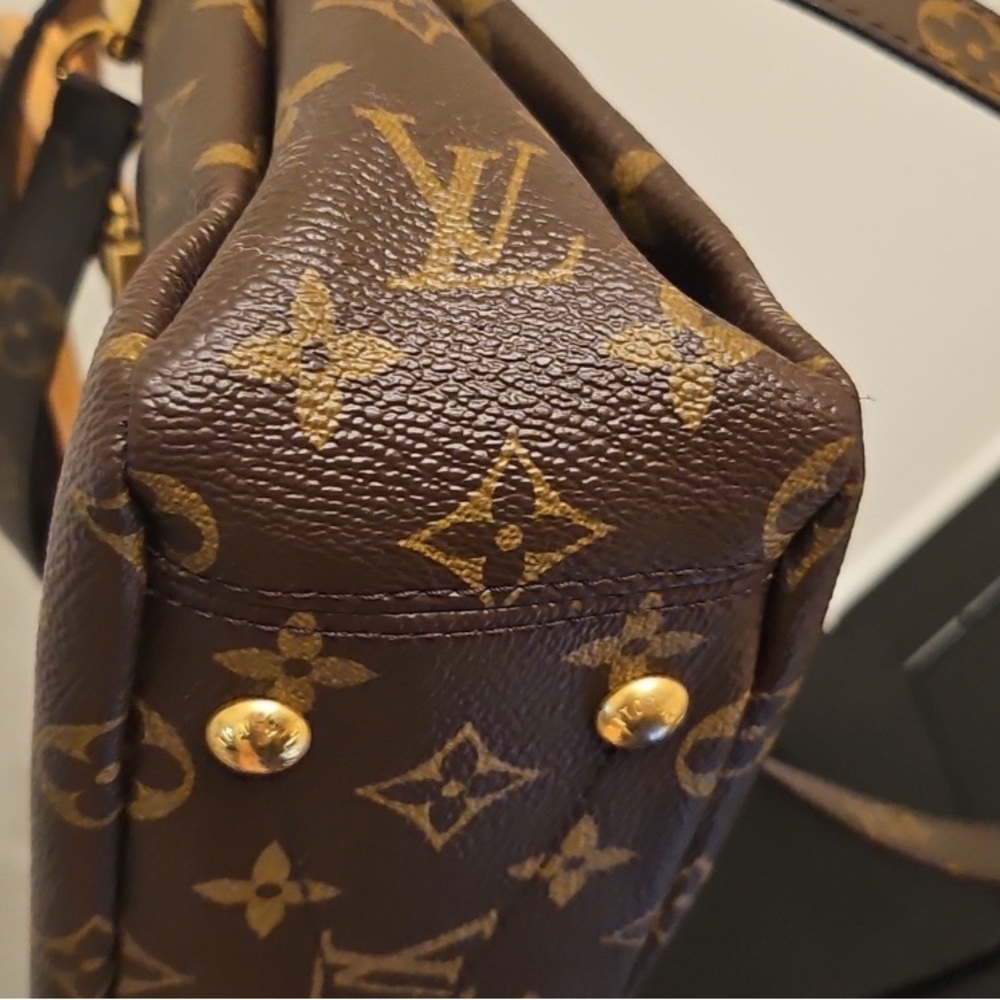 LOUIS VUITTON Large Pallas PM Bag! NWOT With Authentic Dust Bag & COA Included - Picture 8 of 15